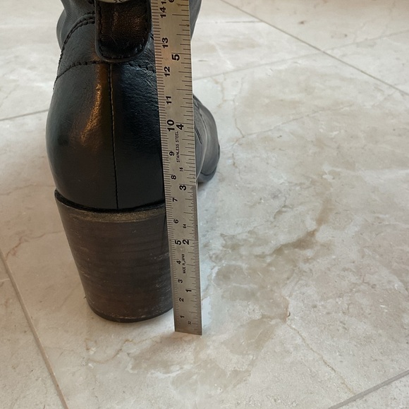 Frye women’s Lucinda Short boot - Picture 6 of 11